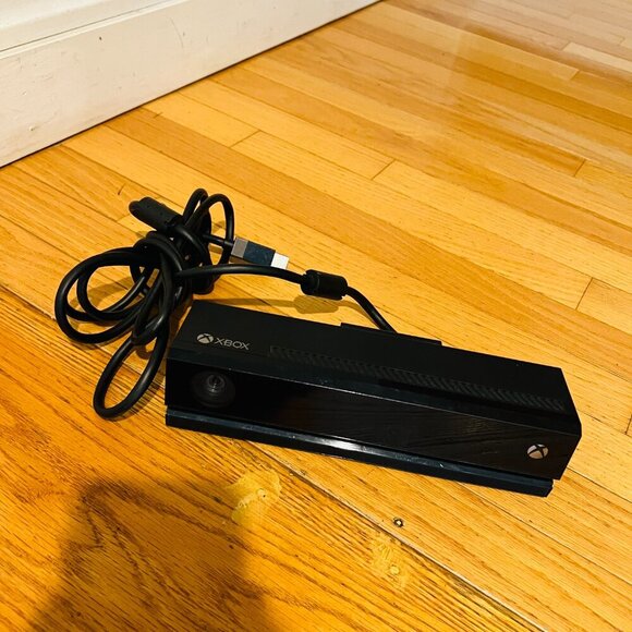 ORIGINAL MICROSOFT XBOX ONE KINECT MOTION SENSOR AND CAMERA - Picture 1 of 9